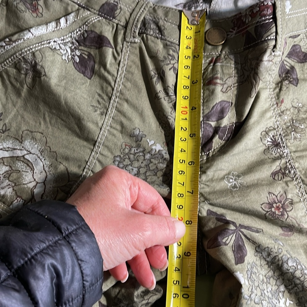 Democracy Olive Green Floral Cropped Pants - Picture 10 of 14